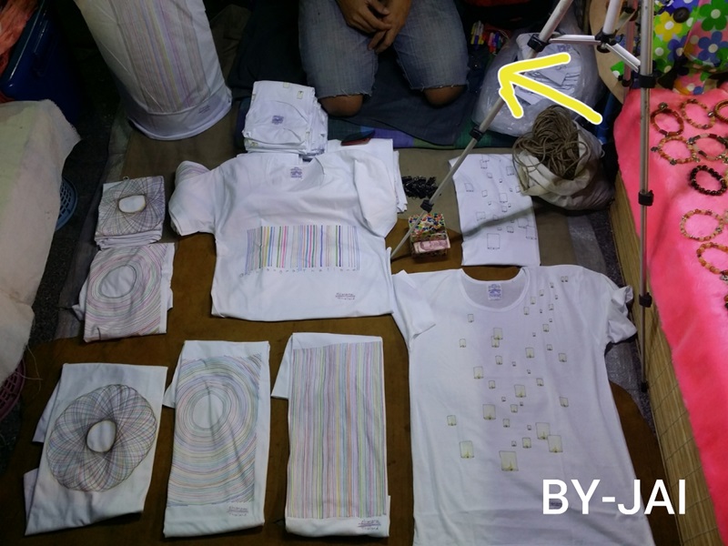 เสื้อสุดอาร์ต ณ ถนนคนเดินเชียงใหม่2