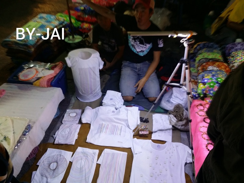 เสื้อสุดอาร์ต ณ ถนนคนเดินเชียงใหม่3